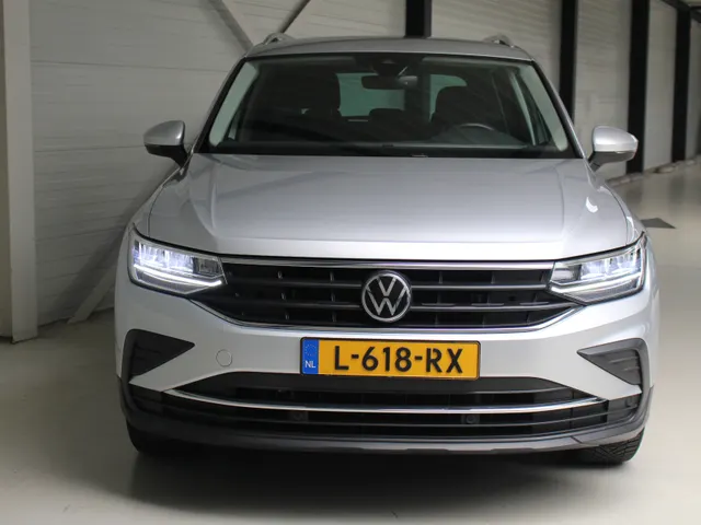 Volkswagen Tiguan 1.5 TSI Life Navigatie | Trekhaak | Parkeercamera | All Season Banden
