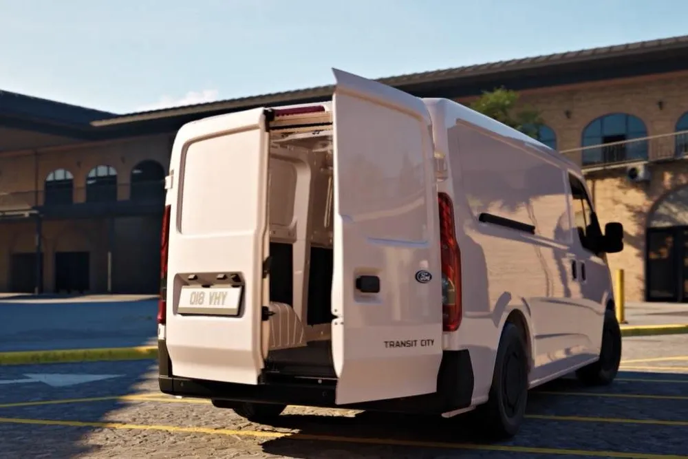 Ford Transit City 330 GB Trend L2H2 56 kWh 150 pk FWD | 12,3 scherm met apple car play & android auto | Adaptive cruise control | Parkeersensoren voor en achter | Achteruitrijcamera | Bijrijdersbank | Vanaf heden bestelbaar! - Bezichtigen vanaf Q4-2026
