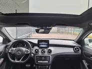 Mercedes-Benz GLA 180 Business Solution AMG AUTOMAAT | Trekhaak | Cruise | Panorama Schuif/kantel Dak | Navigatie | Camera | AMG-styling