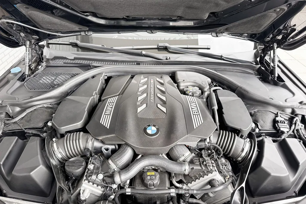 BMW 8-serie M850i xDrive High Executive