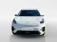 Kia e-Niro ExecutiveLine 64 kWh Meest luxe uitvoering | 1e Eigenaar | Dealer onderhouden | 3 Fase laden | Allseason banden | Metallic lak | Fabrieksgarantie | NAP