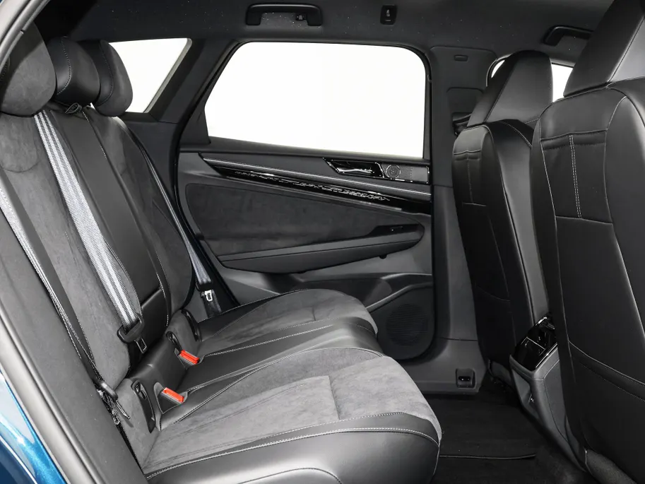 Volkswagen ID.7 Tourer Pro Limited Edition 77kWh 286pk · Navigatie · 360 camera · Trekhaak · 20' LM velgen