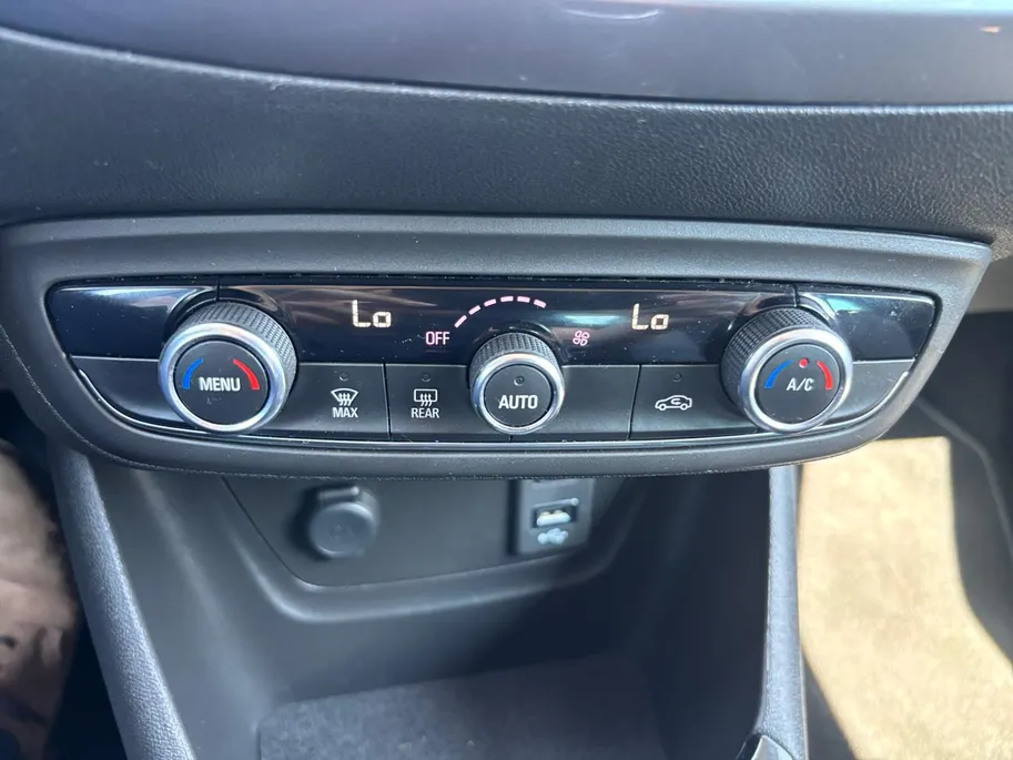 Opel Crossland X 1.2 Turbo Innovation *Navigatie*Trekhaak*Parkeersensoren*Climate Control*LM.Velgen*Cruise Control*Nette auto!