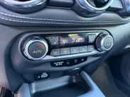 Nissan Juke 1.0 DIG-T Business Edition | Afneembare trekhaak | Verwarmde Voorstoelen | Nav | Cruise | Climate | Achteruitrijcamera |