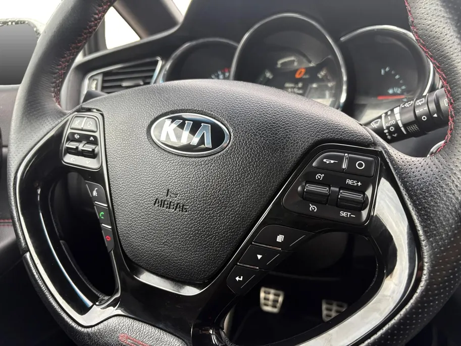 Kia cee'd 1.6 GT | 204PK! | Stoelverwarming | Cruise control | Clima