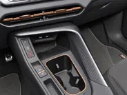 CUPRA Terramar 1.5TSIe-Hybrid 200kW/272PK VZ · Panoramadak · Trekhaak · 360°Camera · Sennheiser sound · Garantie t/m 28-04-2030 of 100000km.