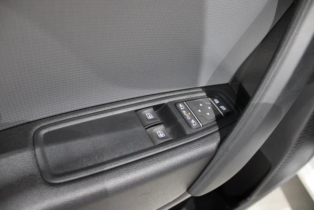 Nissan Townstar N-Connecta L2 44 kWh Nissan TOWNSTAR N-Connecta L2 45 kWh | 22% VOORRAAD KORTING | TREKVERMOGEN 1500KG | APPLE CAR/ANDROID AUTO | ECO LEDER |