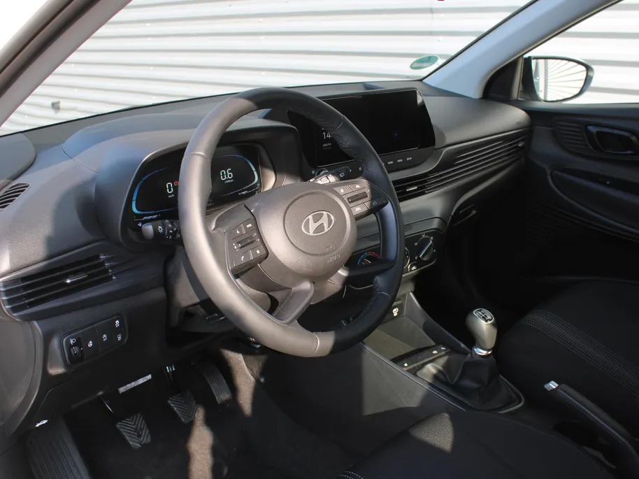 Hyundai i20 1.2 MPI Comfort | BTW Auto | Stuur-/stoelverwarming | Camera | Navi | Apple Carplay | Android Auto | Cruise | 16' LM | All seasons | Airco |