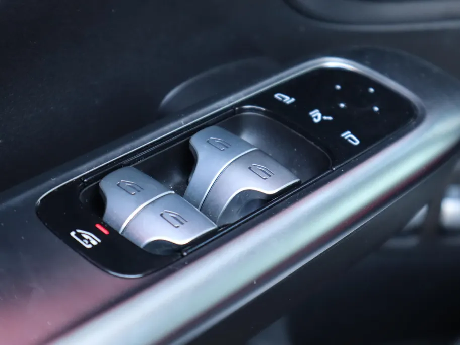 Mercedes-Benz C-Klasse Estate 300 e AMG Line l Trekhaak l Panoramadak l stoelverwarming l Leder