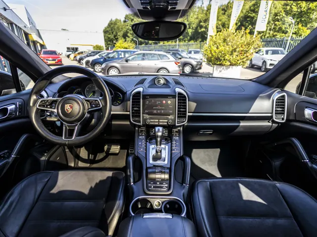 Porsche Cayenne 3.0 S E-Hybrid Platinum Edition NL Auto!
