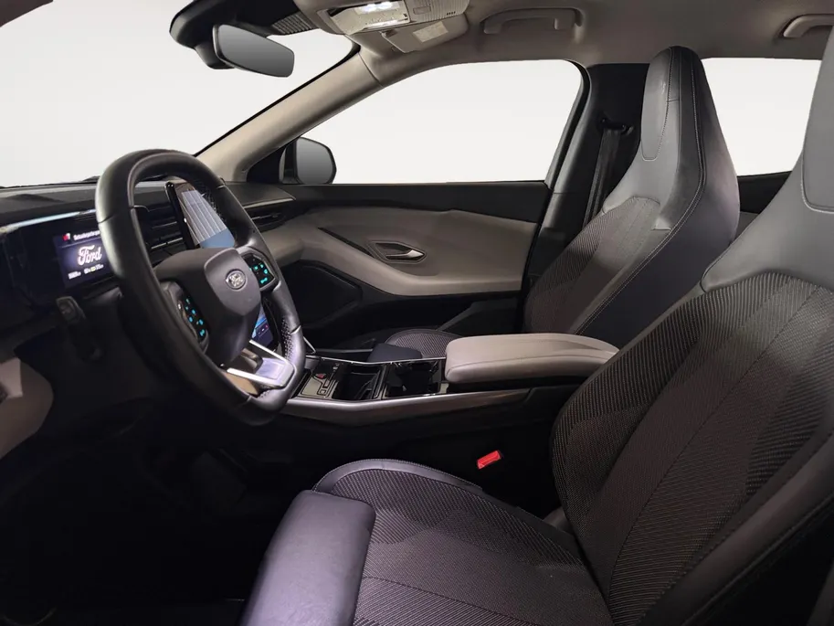 Ford Explorer Limited Edition Extended Range RWD 79 kWh 200 pk | Navigatie | Warmtepomp | Inklapbare trekhaak | Head-up Display | Elektrisch verstelbare bestuurdersstoel met geheugen en massagefunctie