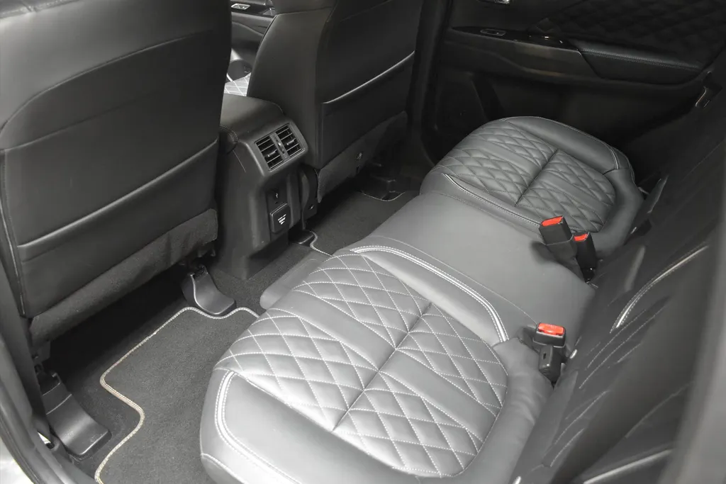 Mitsubishi Outlander 2.4 DOHC MIVEC PHEV 240pk 4WD Aut Intense Trekhaak