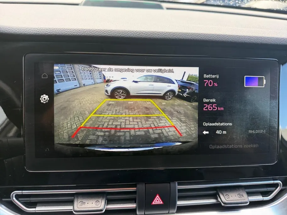 Kia e-Niro ExecutiveLine 64 kWh | LEDER | CAMERA | JBL | STOELVERWARMING/ VENTILATIE | PARKEERSENSOR |