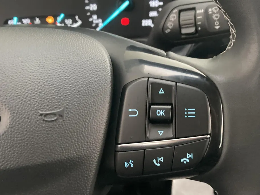 Ford Fiesta 1.0 EcoBoost 100 pk Titanium 5-deurs Navigatie - Apple Carplay/ Android Auto - Active Park Assist