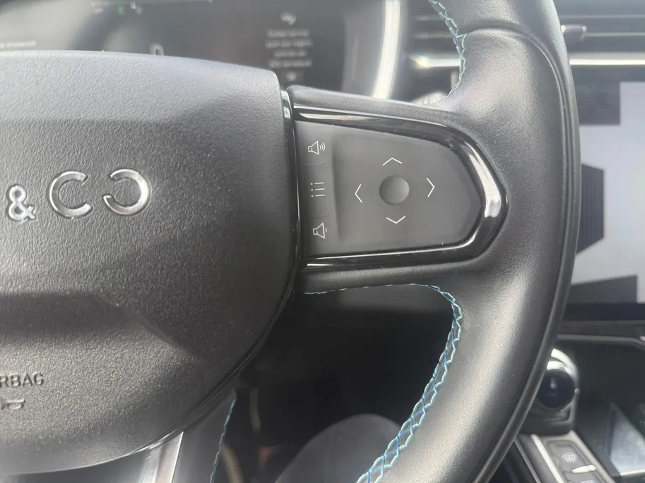 Lynk & Co 01 1.5 | Automaat | Panorama Dak | 360* Camera | Stoelverwarming | Apple Carplay/Android Auto | DAB | Climate Control | Cruise Control | Navigatie