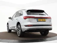 Audi e-tron 55 300kW/408PK S Line 95Kwh · SOH 94,6% · Panoramadak · Leder/Alcantara · 360°Camera + Parkeersensoren · Stoelverwarming ·