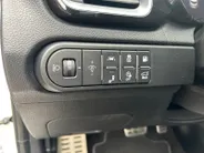 Kia XCeed 1.6 GDi PHEV ExecutiveLine | Trekhaak Afneembaar + 13-Polige Stekker | Apple Carplay / Android Auto | Navigatiesysteem | Stoelverwarming + Stoelkoeling | Stuurverwarming | Elektrisch Verstelbare Voorstoelen | Bestuurdersstoel Met geheugen | Elektrisch bed