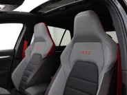 Volkswagen Golf GTI Clubsport Edition 50 2.0 325 PK 7 versn. DSG · Assistance Pakket Plus · Leder Pakket 'Vienna' · Multimedia Pakket Plus · Panoramaschuif-kanteldak · Stuurwiel, verwarmd, multifunctioneel en met ArtVelours bekleed ·
