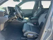 Renault 4 comfort range iconic 52 kWh | Stuur- & Stoelverwarming | Sfeerverlichting | Apple Carplay & Android Auto | Harman & Kardon Audio | Camera | Navigatie | Parkeersensoren | Rijdende Demo | Beschikbaar vanaf November 2026