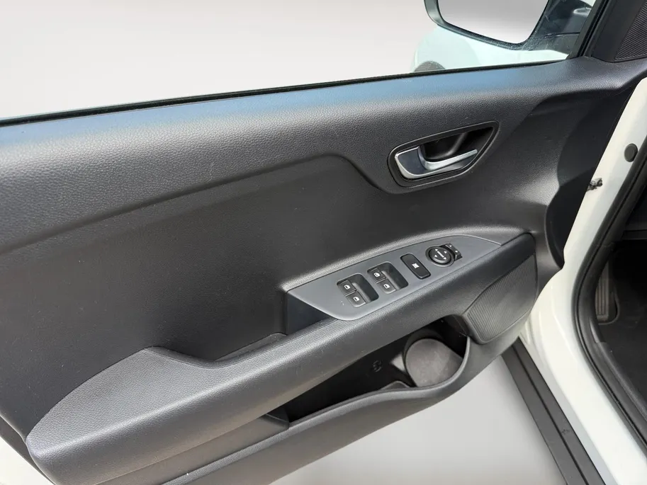 Kia Stonic 1.0 T-GDi MHEV DynamicLine Navigatie | Achteruitrijcamera | Lichtmetaal | Resterende fabrieksgarantie |