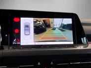 Volkswagen Golf 1.5eTSI/150PK DSG R-Line · Navigatie · Camera + Parkeersensoren · Apple/Android Car Play · 18'' Velgen ·