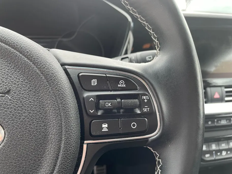 Kia e-Niro ExecutiveLine 64 kWh | SOH 100% | Warmtepomp | Navigatie | Adaptive cruise control | Climate control | Apple Carplay & Android Auto | Achteruitrijcamera | Stoel- stuurverwarming |