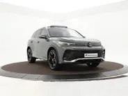 Volkswagen Tiguan 1.5 eHybrid 272pk DSG R-Line Edition · Panoramadak · 360 Camera · Harman Kardon Audio · Inklap. Trekhaak · Matrix LED · Head-Up Display · Keyless · Garantie t/m 19-11-2030 of 100.000km