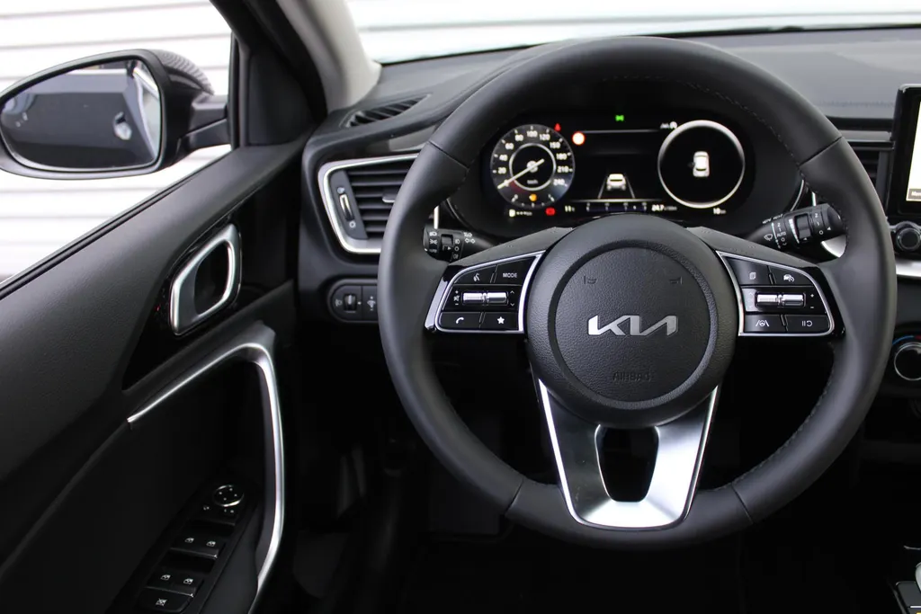 Kia XCeed 1.0 T-GDi DynamicPlusLine | Stuur-/stoelverwarming | Camera | Dodehoek detectie | Elektr. achterklep | 18' LM | Clima | Navi |