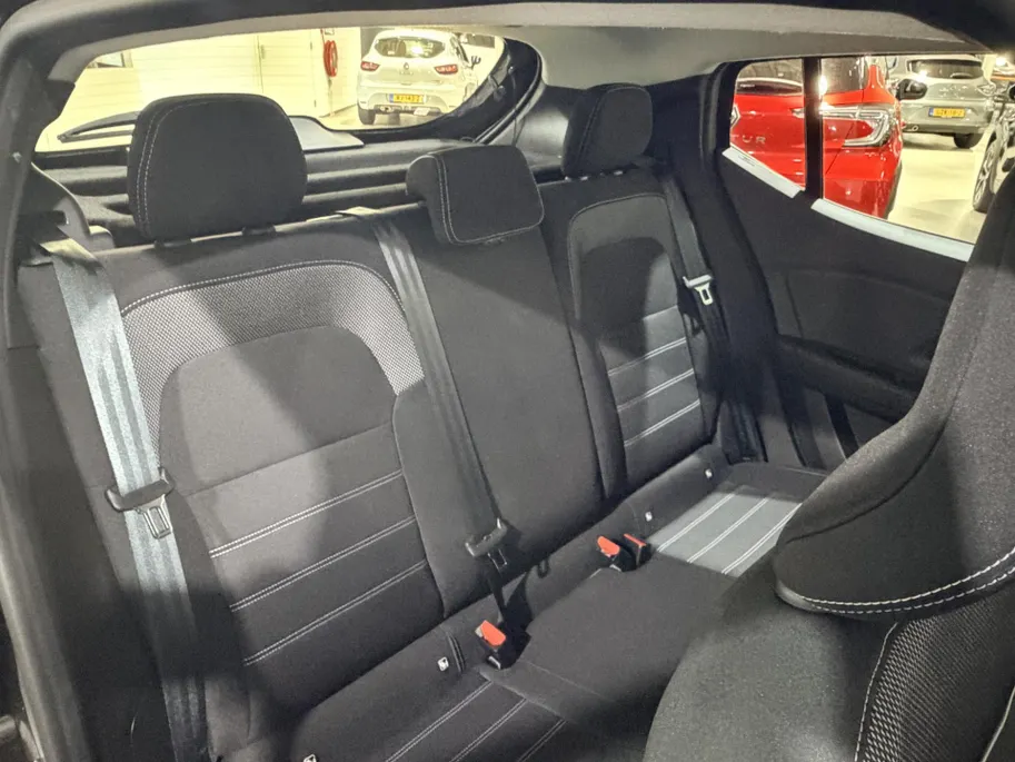 Dacia Sandero 90PK TCe Expression Automaat | Cruise Control | Parkeersensoren | Apple Carplay/Android Auto | Bluetooth | Armsteun | LED Koplampen | Licht & Regen Sensor |