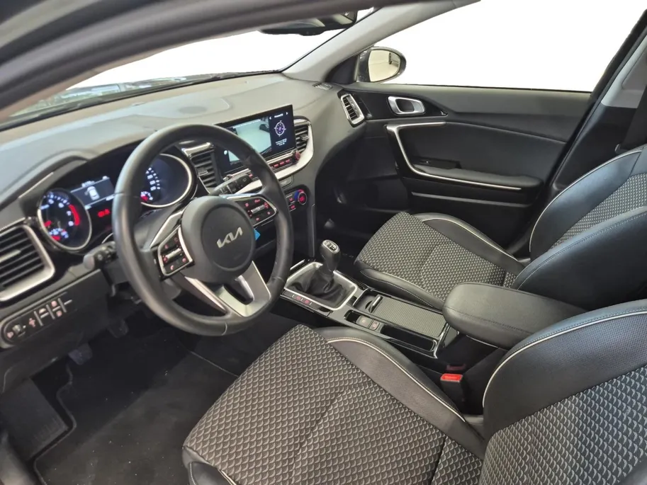 Kia XCeed 1.5 T-GDI MHEV DynamicLine | Cruise Control | Climate Control | Camera | Navigatie | 18 Inch Velgen |