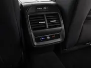 Volkswagen Passat Variant 1.5 eTSI 150pk DSG Elegance Business · Camera · Wegklapbare Trekhaak · Apple/Android Car Play · Dodehoeksensoren · P-Sensoren · 17'' Inch · Garantie t/m 18-06-2028 of 100.000