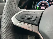 Volkswagen Golf 1.5eHybrid 200kW/272PK GTE Black Style · Panoramadak · Trekhaak · Camera ·  Apple/Android Car Play · Garantie t/m 10-09-2030 of 10000km.