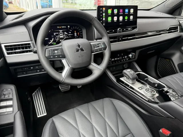 Mitsubishi Outlander 2.4 PHEV Black Edition | NIEUW | Leder | Panoramdak | App Connect | Keyless | Head-Up