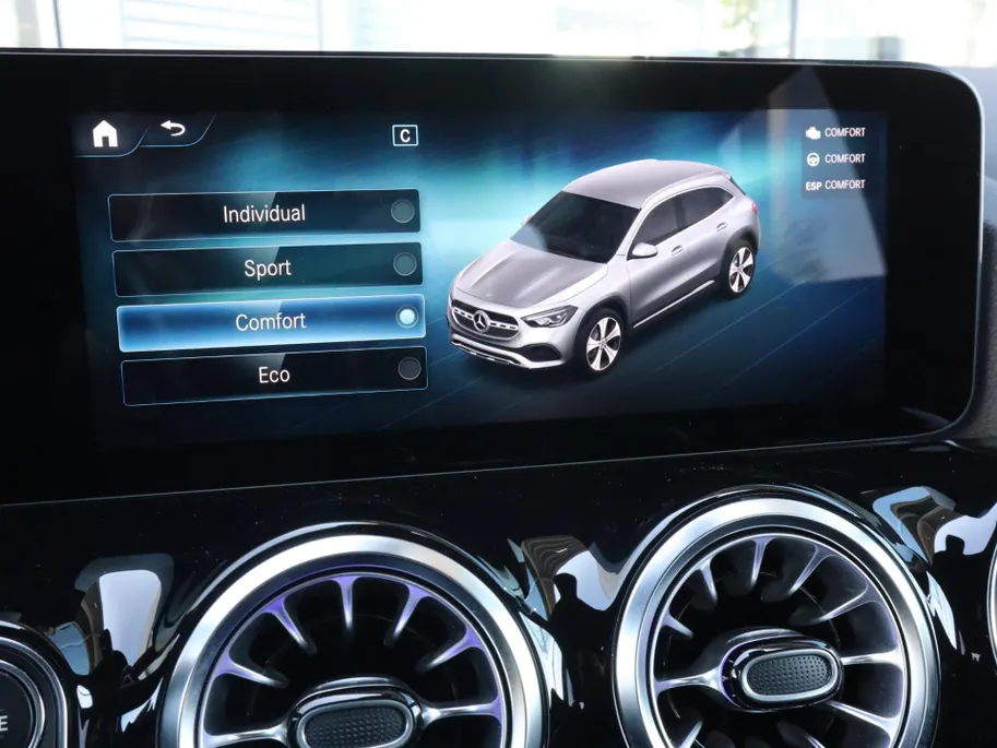 Mercedes-Benz GLA 180 Luxury Line