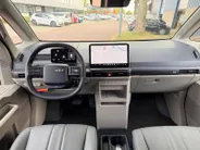 Kia PV5 Passenger Elite Executive 71.2 kWh Full options | Elektrische schuifdeuren en kofferklep | Leder interieur | Stoelvewarming + verkoeling | Achterbank verwarmbaar |