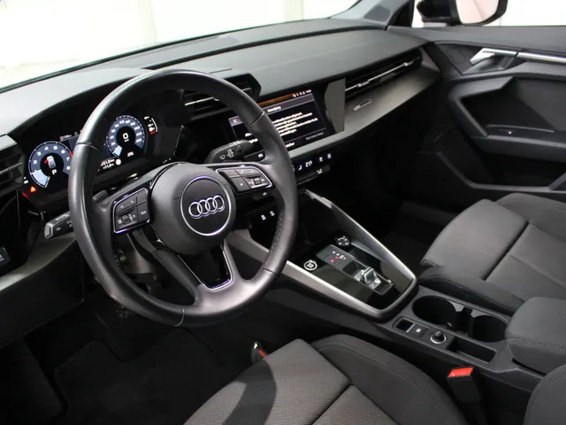 Audi A3 Sportback 30 TFSI Advanced edition Navigatie | Cruise Control | 17' Velgen | PDC