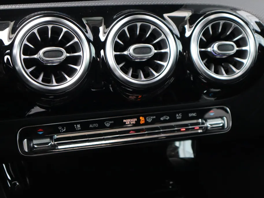 Mercedes-Benz CLA 200 Business Solution AMG
