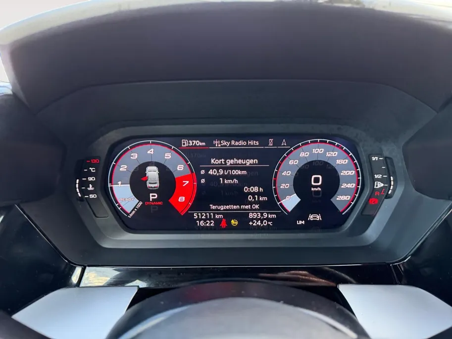 Audi A3 Limousine 30 TFSI Advanced edition | Automaat | Trekhaak | Cruise Control | All Season Banden | Climate Control | Verwarmbare Voorstoelen | Parkeersensoren Achter | Navigatie | Bovag Garantie