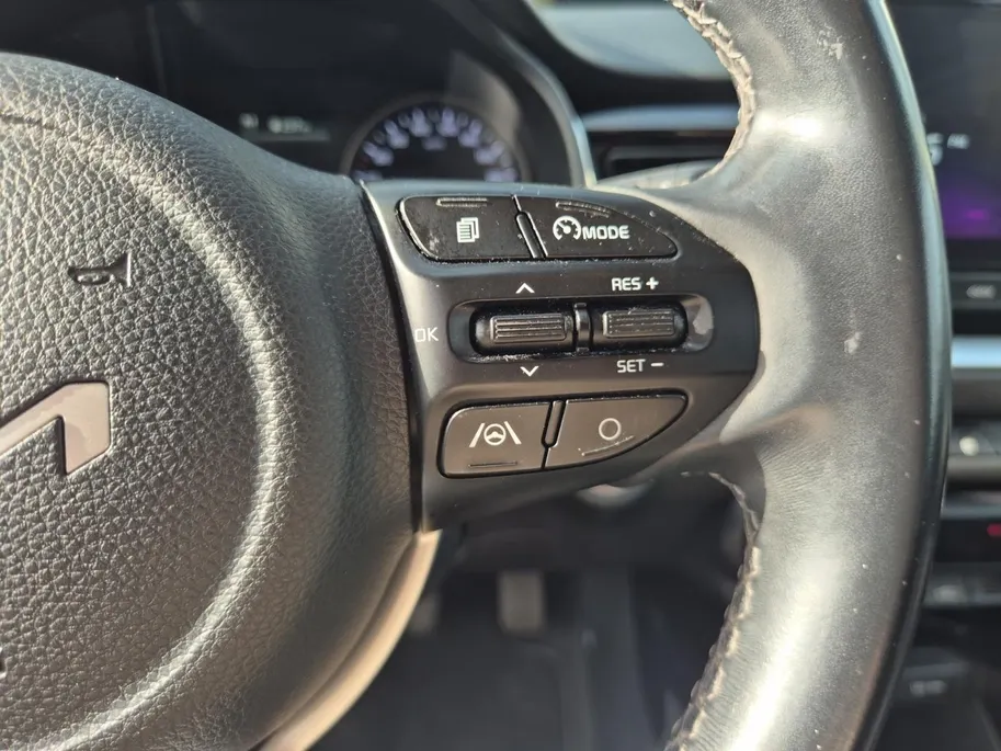 Kia Stonic 1.0 T-GDi MHEV DynamicPlusLine | Cruise Control | Climate Control | Camera | Navigatie | Parkeersensoren | Trekhaak | Zwart Dak |