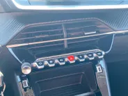 Peugeot 208 1.2 PureTech Active NL auto | navigatie | Apple CarPlay / Android-Auto | cruise control | etc.
