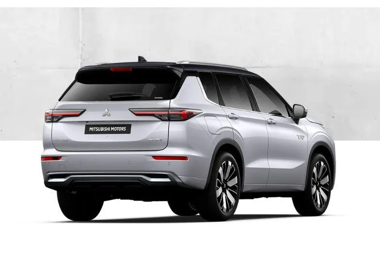 Mitsubishi Outlander 2.4 PHEV Instyle+ €5.000 euro korting eigen voorraad| 8 jaar garantie| Snel leverbaar | Totaalprijs op is op.m25