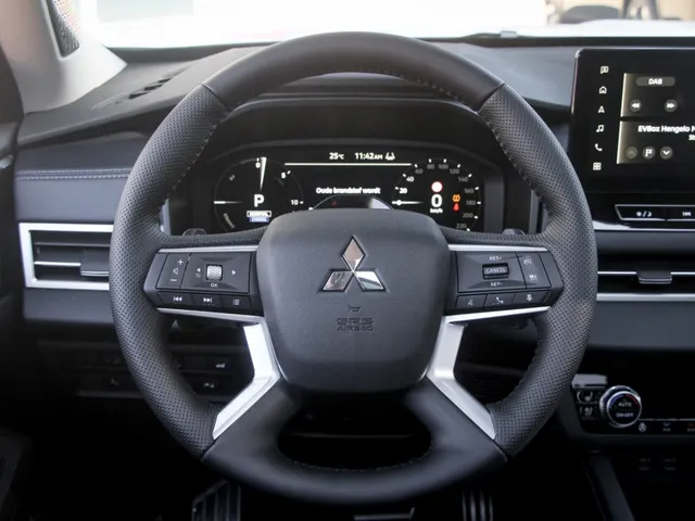 Mitsubishi Outlander 2.4i PHEV Instyle | voorraad korting €8000,-