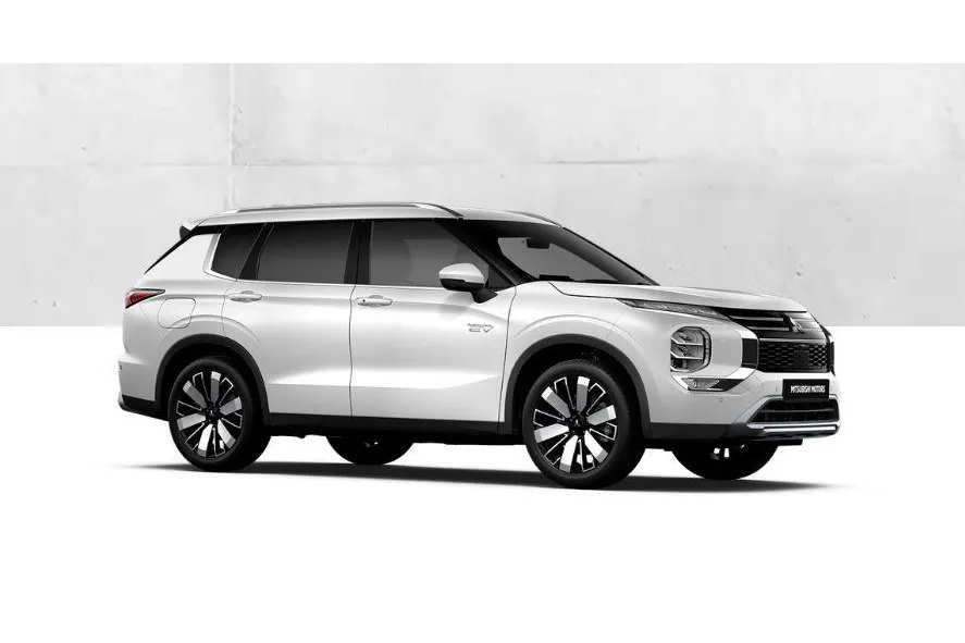 Mitsubishi Outlander 2.4 PHEV Instyle+ € 5.000 euro korting eigen voorraad| 8 jaar garantie| Snel leverbaar | Totaalprijs op is op.m26