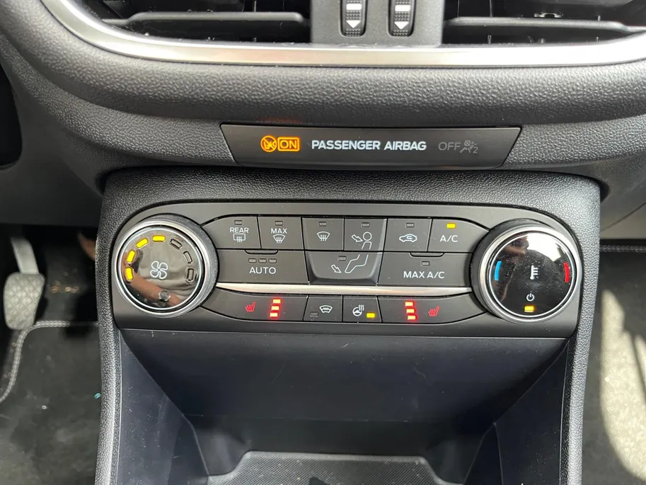 Ford Fiesta 1.0 EcoBoost Hybrid Titanium |Winterpack| Cruise control adaptief| Achteruitrijcamera| 12 maanden Bovag garantie|