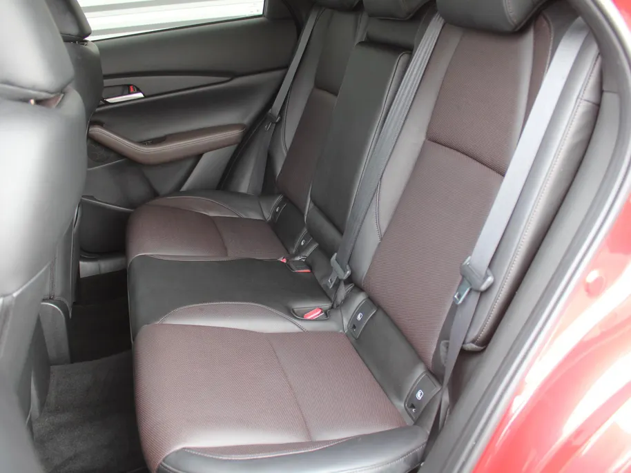 Mazda CX-30 2.0 e-SkyActiv-X M Hybrid Luxury | Trekhaak | Schuifdak | 18' LM | Leer | Elektr. stoelverstelling | Stuur-/stoelverwarming | HUD | 360 Camera | Winterset | Gespecialiseerd in Mazda | Voorheen Mazda dealer |