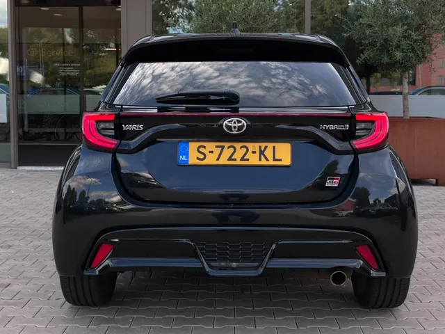 Toyota Yaris 1.5 Hybrid GR Sport | Stoelverwarming | Camera | Carplay |