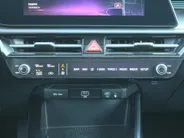 Kia Niro EV Air 64.8 kWh | Stuur-/stoelverwarming | Camera | Cruise adapt. | 17' LM | Elekt. stoelverstelling | Dodehoek detectie | LED | Clima |