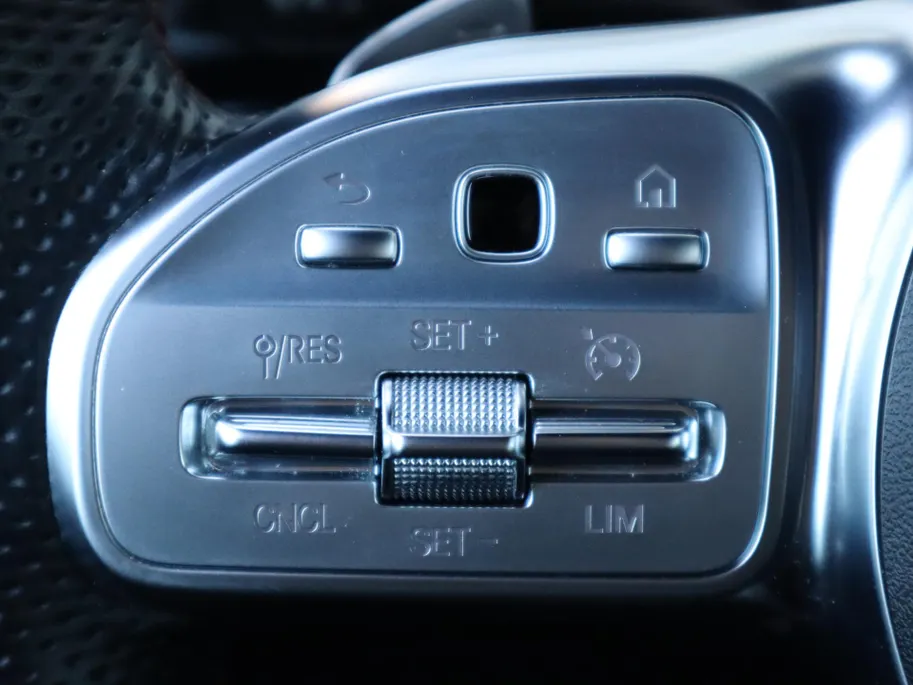 Mercedes-Benz A-Klasse 180 Business Solution AMG l Nightpakket l Achteruitrij camera l AMG Line l Ambiente lichtpakket