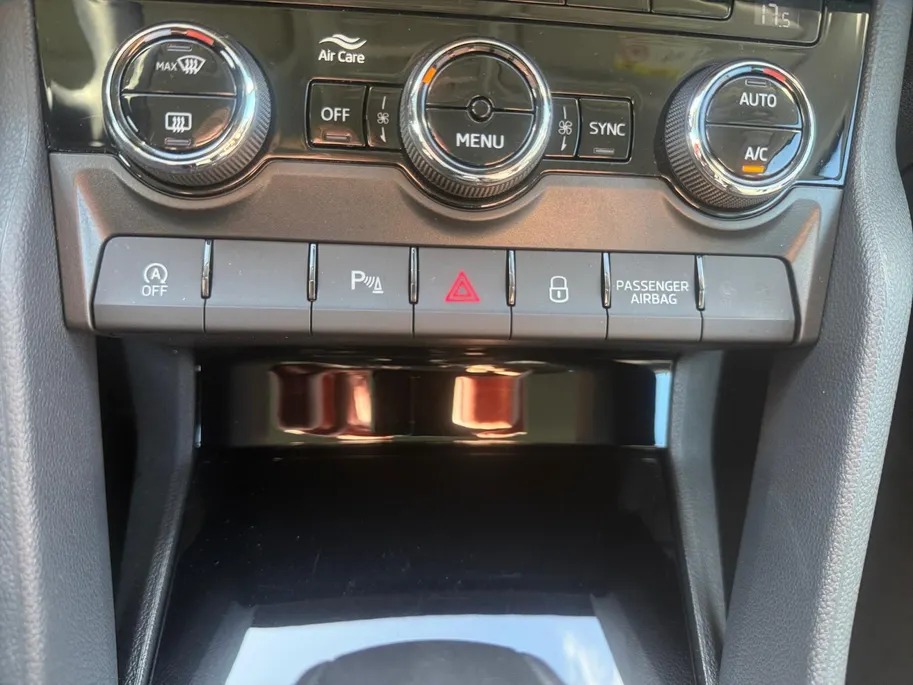 Škoda Karoq 1.5 TSI ACT Business Edition | Automaat | Apple Carplay/Android Auto | Parkeersensoren V+A | Climate Control | Cruise Control | DAB | Stuurbediening
