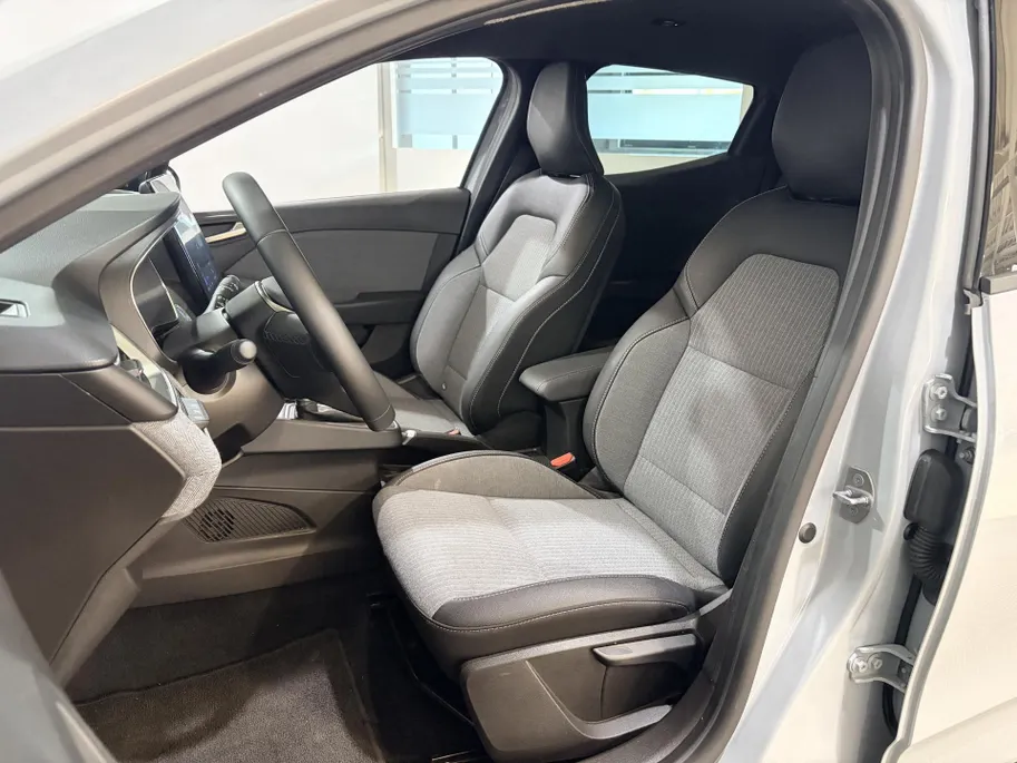 Renault Clio 145PK E-Tech Full Hybrid Techno Automaat | 1e eigenaar | Camera | Parkeersensoren | Climate Control | Apple CarPlay/Android Auto | Cruise Control | Lichtmetalen Velgen | Full LED | Digital Cockpit |